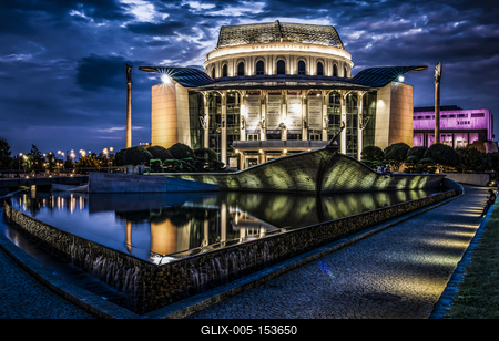 Budapest is the capital and the most populous city of Hungary, and one of the largest cities in the European Union. With an estimated 2016 population of 1,759,407 distributed over a land area of about 525 square kilometres (203 square miles), Budapest is also one of the most densely populated major cities in the EU.Budapest is cited as one of the most beautiful cities in Europe, ranked as "the world's second best city" by Condé Nast Traveler, and "Europe's 7th most idyllic place to live" by Forbes.-stock-foto