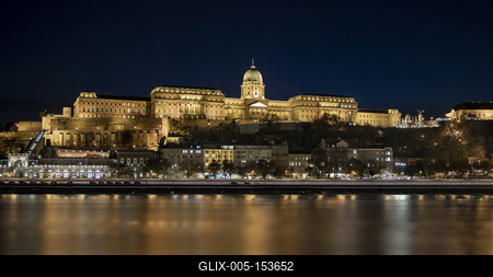 Budapest is the capital and the most populous city of Hungary, and one of the largest cities in the European Union. With an estimated 2016 population of 1,759,407 distributed over a land area of about 525 square kilometres (203 square miles), Budapest is also one of the most densely populated major cities in the EU.Budapest is cited as one of the most beautiful cities in Europe, ranked as "the world's second best city" by Condé Nast Traveler, and "Europe's 7th most idyllic place to live" by Forbes.-stock-foto