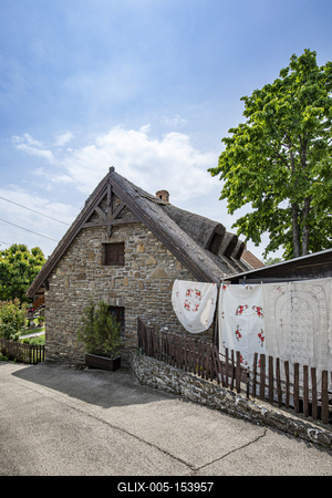 Tihany is a village on the northern shore of Lake Balaton on the Tihany Peninsula (Hungary, Veszprém County). The whole peninsula is a historical district.The center of the district is the Benedictine Tihany Abbey, which was founded in 1055 AD by András (Andrew) I, who is buried in the crypt. The founding charter of this abbey is the first extant record of Hungarian language, preserved in Pannonhalma Benedictine Archabbey. The church itself was rebuilt in baroque style in 1754. The still functioning abbey is a popular tourist attraction due to its historical and artistic significance. It also has the best view of Lake Balaton.-stock-foto