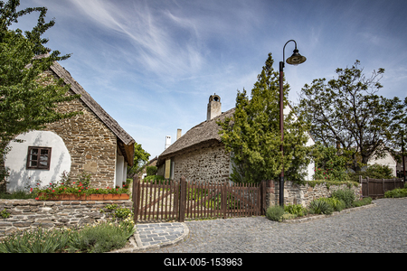 Tihany is a village on the northern shore of Lake Balaton on the Tihany Peninsula (Hungary, Veszprém County). The whole peninsula is a historical district.The center of the district is the Benedictine Tihany Abbey, which was founded in 1055 AD by András (Andrew) I, who is buried in the crypt. The founding charter of this abbey is the first extant record of Hungarian language, preserved in Pannonhalma Benedictine Archabbey. The church itself was rebuilt in baroque style in 1754. The still functioning abbey is a popular tourist attraction due to its historical and artistic significance. It also has the best view of Lake Balaton.-stock-foto