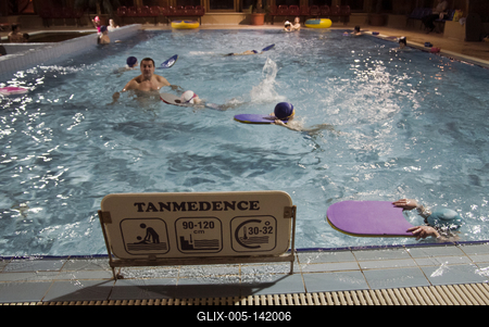 Magyarország több  településén épülhet uszoda-stock-foto