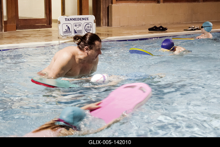 Magyarország több  településén épülhet uszoda-stock-foto