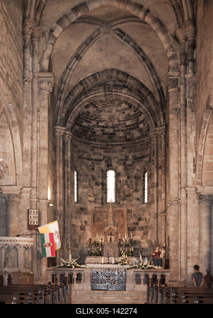 Felújítják a csodaszép, 800 éves jáki templomot-stock-foto
