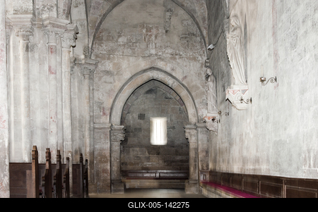 Felújítják a csodaszép, 800 éves jáki templomot-stock-foto