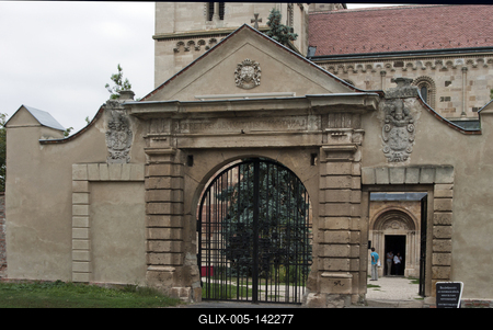 Felújítják a csodaszép, 800 éves jáki templomot-stock-foto