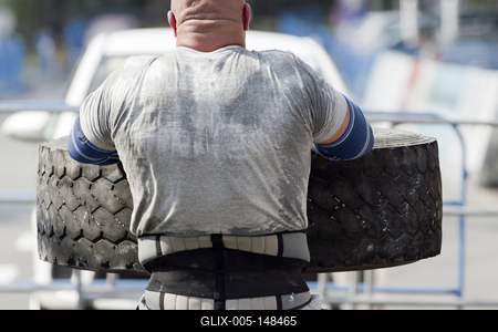 Az előző évekhez hasonlóan ismét Hajdúszoboszlón rendezték meg a Magyarország legerősebb rendőre országos bajnokságot immáron tizenkettedik alkalommal. A rendőrség kötelékében dolgozók az ország több pontjairól érkeztek, hogy megmérkőzzenek egymással.Az erős rendőrök négy kategóriában mérték össze erejüket: "állva nyomás, párban" (100 kilogramm); "lengősúly cipelés" (280-320 kilogramm); "kőgolyó-hordó pakolás és gumicipelés"; valamint "autófelhúzás keretben" feladatokkal kellett megküzdeniük.A két hajdú-bihari versenyző mellett a rendezvényen a Pest Megyei Rendőr-főkapitányság, a Baranya Megyei Rendőr-főkapitányság, a Készenléti Rendőrség, a Békés Megyei Rendőr-főkapitányság és a Zala Megyei Rendőr-főkapitányság munkatársai vettek részt.-stock-foto