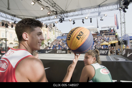 Négy versenyt rendeznek 3x3-as kosárlabdában Debrecen főterén.-stock-foto