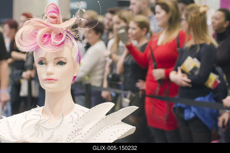 Magyarország legnagyobb szépségipari kiállítása zajlott 2018.10.26-28 között a HUNGEXPO G pavilonjában. A nagyszabású rendezvényen az iparág három nagyobb területe (kozmetika, fodrászat, kéz és lábápolás) adott egymásnak találkozót, és felvonultatta innovációit, valamint legjobb termékeit a szakembereknek, és az érdeklődő, minden korosztályt és nemet képviselő nagyközönségnek.-stock-foto