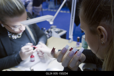 Magyarország legnagyobb szépségipari kiállítása zajlott 2018.10.26-28 között a HUNGEXPO G pavilonjában. A nagyszabású rendezvényen az iparág három nagyobb területe (kozmetika, fodrászat, kéz és lábápolás) adott egymásnak találkozót, és felvonultatta innovációit, valamint legjobb termékeit a szakembereknek, és az érdeklődő, minden korosztályt és nemet képviselő nagyközönségnek.-stock-foto