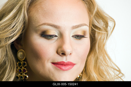 Magyarország legnagyobb szépségipari kiállítása zajlott 2018.10.26-28 között a HUNGEXPO G pavilonjában. A nagyszabású rendezvényen az iparág három nagyobb területe (kozmetika, fodrászat, kéz és lábápolás) adott egymásnak találkozót, és felvonultatta innovációit, valamint legjobb termékeit a szakembereknek, és az érdeklődő, minden korosztályt és nemet képviselő nagyközönségnek.-stock-foto