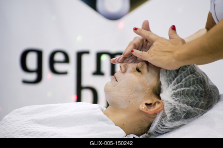 Magyarország legnagyobb szépségipari kiállítása zajlott 2018.10.26-28 között a HUNGEXPO G pavilonjában. A nagyszabású rendezvényen az iparág három nagyobb területe (kozmetika, fodrászat, kéz és lábápolás) adott egymásnak találkozót, és felvonultatta innovációit, valamint legjobb termékeit a szakembereknek, és az érdeklődő, minden korosztályt és nemet képviselő nagyközönségnek.-stock-foto