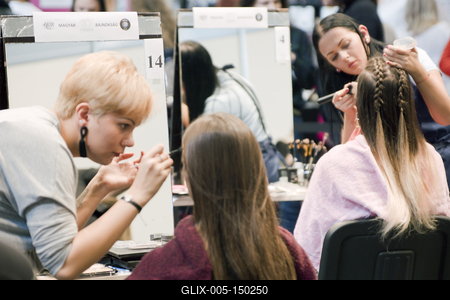 Magyarország legnagyobb szépségipari kiállítása zajlott 2018.10.26-28 között a HUNGEXPO G pavilonjában. A nagyszabású rendezvényen az iparág három nagyobb területe (kozmetika, fodrászat, kéz és lábápolás) adott egymásnak találkozót, és felvonultatta innovációit, valamint legjobb termékeit a szakembereknek, és az érdeklődő, minden korosztályt és nemet képviselő nagyközönségnek.-stock-foto