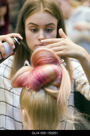 Magyarország legnagyobb szépségipari kiállítása zajlott 2018.10.26-28 között a HUNGEXPO G pavilonjában. A nagyszabású rendezvényen az iparág három nagyobb területe (kozmetika, fodrászat, kéz és lábápolás) adott egymásnak találkozót, és felvonultatta innovációit, valamint legjobb termékeit a szakembereknek, és az érdeklődő, minden korosztályt és nemet képviselő nagyközönségnek.-stock-foto