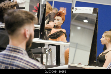 Magyarország legnagyobb szépségipari kiállítása zajlott 2018.10.26-28 között a HUNGEXPO G pavilonjában. A nagyszabású rendezvényen az iparág három nagyobb területe (kozmetika, fodrászat, kéz és lábápolás) adott egymásnak találkozót, és felvonultatta innovációit, valamint legjobb termékeit a szakembereknek, és az érdeklődő, minden korosztályt és nemet képviselő nagyközönségnek.-stock-foto