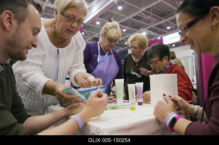 Magyarország legnagyobb szépségipari kiállítása zajlott 2018.10.26-28 között a HUNGEXPO G pavilonjában. A nagyszabású rendezvényen az iparág három nagyobb területe (kozmetika, fodrászat, kéz és lábápolás) adott egymásnak találkozót, és felvonultatta innovációit, valamint legjobb termékeit a szakembereknek, és az érdeklődő, minden korosztályt és nemet képviselő nagyközönségnek.-stock-foto