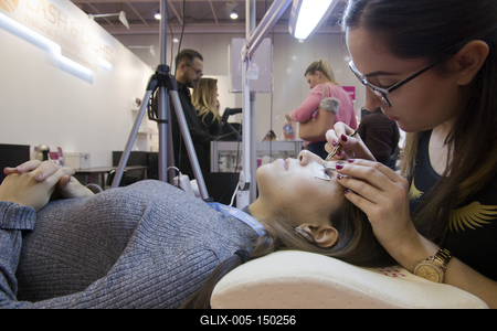 Magyarország legnagyobb szépségipari kiállítása zajlott 2018.10.26-28 között a HUNGEXPO G pavilonjában. A nagyszabású rendezvényen az iparág három nagyobb területe (kozmetika, fodrászat, kéz és lábápolás) adott egymásnak találkozót, és felvonultatta innovációit, valamint legjobb termékeit a szakembereknek, és az érdeklődő, minden korosztályt és nemet képviselő nagyközönségnek.-stock-foto