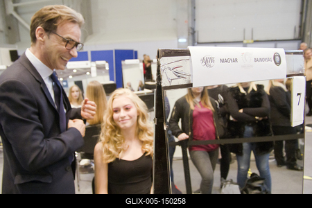 Magyarország legnagyobb szépségipari kiállítása zajlott 2018.10.26-28 között a HUNGEXPO G pavilonjában. A nagyszabású rendezvényen az iparág három nagyobb területe (kozmetika, fodrászat, kéz és lábápolás) adott egymásnak találkozót, és felvonultatta innovációit, valamint legjobb termékeit a szakembereknek, és az érdeklődő, minden korosztályt és nemet képviselő nagyközönségnek.-stock-foto