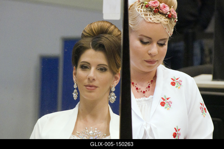 Magyarország legnagyobb szépségipari kiállítása zajlott 2018.10.26-28 között a HUNGEXPO G pavilonjában. A nagyszabású rendezvényen az iparág három nagyobb területe (kozmetika, fodrászat, kéz és lábápolás) adott egymásnak találkozót, és felvonultatta innovációit, valamint legjobb termékeit a szakembereknek, és az érdeklődő, minden korosztályt és nemet képviselő nagyközönségnek.-stock-foto