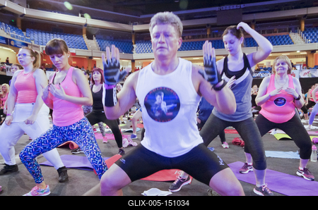 Harmadik alkalommal rendezték meg a debreceni Főnix csarnokban a FŐNIX FITT szabadidő sport rendezvényt, melyre korra, nemre való tekintet nélkül érkeztek a sportolni vágyók! Több szabadidő sportág is képviselte itt magát, és sztár sportolók adták az intuíciókat arra, hogy mit, mennyit és hogyan mozogjon az aki ide ellátogatott, és jó alaposan megizzasztották őket!-stock-foto