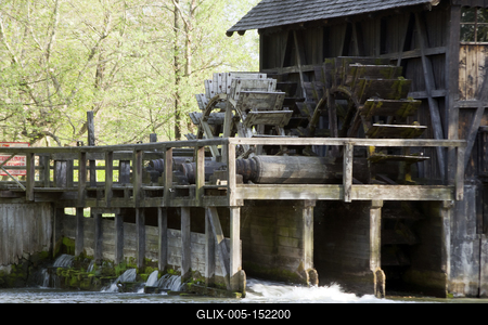 A túristvándi vízimalom a Szabolcs-Szatmár-Bereg megyei Túristvándiban található, a Túr egyik ágán (Öreg-Túr). A műemlék, még működőképes vízimalom ma múzeumként funkcionál és egész évben látogatható-stock-foto