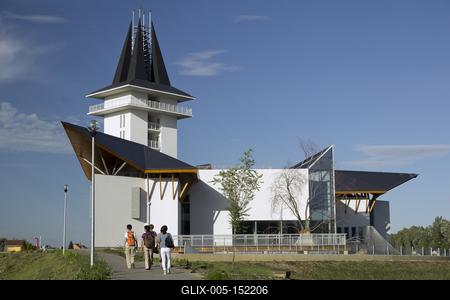 MADÁRBAN GAZDAG TISZATAVI VIZISÉTÁNY ÉS TANÖSVÉNY Poroszlóról Tiszafüred felé tartva a nagy híd előtt a Fűzfa Panziónál kell lekenyarodni és  poroszlói parttól 500 m- re van. Ide a kikőtőből induló motorcsónakokkal visznek be, ha elég látogató összegyűlik, de fél óránál tovább nem kell várni.-stock-foto