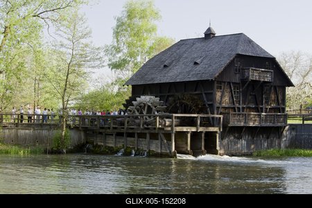 A túristvándi vízimalom a Szabolcs-Szatmár-Bereg megyei Túristvándiban található, a Túr egyik ágán (Öreg-Túr). A műemlék, még működőképes vízimalom ma múzeumként funkcionál és egész évben látogatható-stock-foto