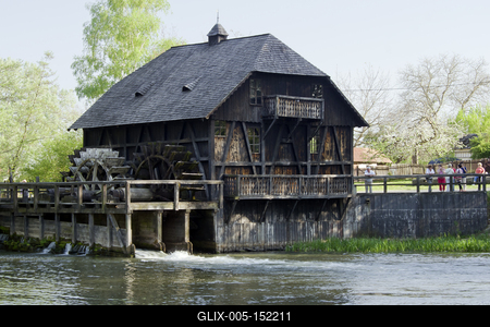 A túristvándi vízimalom a Szabolcs-Szatmár-Bereg megyei Túristvándiban található, a Túr egyik ágán (Öreg-Túr). A műemlék, még működőképes vízimalom ma múzeumként funkcionál és egész évben látogatható-stock-foto