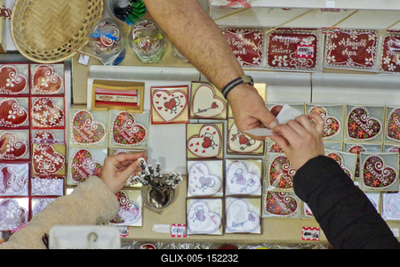 Csokoládé fesztivált rendeztek a debrecenii Fórum bevásárló központban, ahol a Nagytemplom csokoládéból elkészített mását is kiállítótták, melyet elfogyasztottak a látogató vásárlók a rendezvény végeztével.-stock-foto