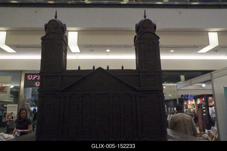 Csokoládé fesztivált rendeztek a debrecenii Fórum bevásárló központban, ahol a Nagytemplom csokoládéból elkészített mását is kiállítótták, melyet elfogyasztottak a látogató vásárlók a rendezvény végeztével.-stock-foto