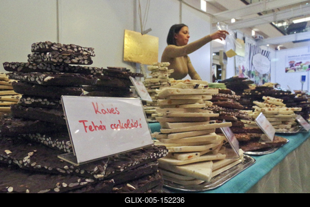 Csokoládé fesztivált rendeztek a debrecenii Fórum bevásárló központban, ahol a Nagytemplom csokoládéból elkészített mását is kiállítótták, melyet elfogyasztottak a látogató vásárlók a rendezvény végeztével.-stock-foto