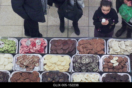 Csokoládé fesztivált rendeztek a debrecenii Fórum bevásárló központban, ahol a Nagytemplom csokoládéból elkészített mását is kiállítótták, melyet elfogyasztottak a látogató vásárlók a rendezvény végeztével.-stock-foto