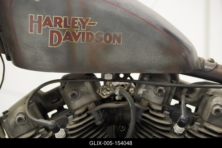 Debrecen Drive néven első alkalommal rendeznek járműipari fesztivált a Nagyerdei Stadionban és környékén május 25-én és 26-án. A szervezők mintegy tizenötezer látogatót várnak. Szombat reggel kapunyitás, és lesz minden, ami gurul.A Campus fesztiválokat is rendező debreceni Campus Nonprofit Kft. újabb nagyrendezvény alapkövét teszi le a Debrecen Drive-val, amely az ország egyik legnagyobb járműipari seregszemléje. A Debrecen Drive méreteirről mindent elárul, hogy a stadionban és környékén nagyobb területet foglal el a rendezvény, mint a nyári Campus fesztivál. A kulturális programokkal kísért Debrecen Drive-on több mint félezer járművet láthat a közönség, a személyautók mellett egyebek mellett versenyautókat, sport- és túramotorokat, honvédségi járműveket, erő- és munkagépeket, de kaszkadőrshow is szórakoztatja az érdeklődőket a kétnapos nagyerdei rendezvényen.A Nagyerdei Stadionban mutatják be a "csúcsragadozókat" (Ferrari, Lamborghini, Porsche, Aston Martin, Maserati), a stadiont körbevéve helyezkednek majd ez a versenyautók, az oldtimerek, a munkagépek, a kamionok, a katonai járművek, a mentők, a tűzoltók és a rendőrség járművei, a tuningautók és más speciális járművek.Egyszerre 250 új személygépkocsit tekinthetnek majd meg az érdeklődők, amire még nem volt példa hazánkban.-stock-foto