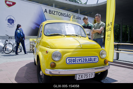 Debrecen Drive néven első alkalommal rendeznek járműipari fesztivált a Nagyerdei Stadionban és környékén május 25-én és 26-án. A szervezők mintegy tizenötezer látogatót várnak. Szombat reggel kapunyitás, és lesz minden, ami gurul.A Campus fesztiválokat is rendező debreceni Campus Nonprofit Kft. újabb nagyrendezvény alapkövét teszi le a Debrecen Drive-val, amely az ország egyik legnagyobb járműipari seregszemléje. A Debrecen Drive méreteirről mindent elárul, hogy a stadionban és környékén nagyobb területet foglal el a rendezvény, mint a nyári Campus fesztivál. A kulturális programokkal kísért Debrecen Drive-on több mint félezer járművet láthat a közönség, a személyautók mellett egyebek mellett versenyautókat, sport- és túramotorokat, honvédségi járműveket, erő- és munkagépeket, de kaszkadőrshow is szórakoztatja az érdeklődőket a kétnapos nagyerdei rendezvényen.A Nagyerdei Stadionban mutatják be a "csúcsragadozókat" (Ferrari, Lamborghini, Porsche, Aston Martin, Maserati), a stadiont körbevéve helyezkednek majd ez a versenyautók, az oldtimerek, a munkagépek, a kamionok, a katonai járművek, a mentők, a tűzoltók és a rendőrség járművei, a tuningautók és más speciális járművek.Egyszerre 250 új személygépkocsit tekinthetnek majd meg az érdeklődők, amire még nem volt példa hazánkban.-stock-foto