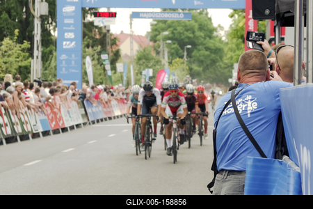 A TOUR DE HONGRIE 2019 kerékpáros verseny egyik idei cél helyszíne a hajdúszoboszlói fürdő mellett volt a Tiszafüred-Hajdúszoboszlói szakasz lezárásaként.-stock-foto
