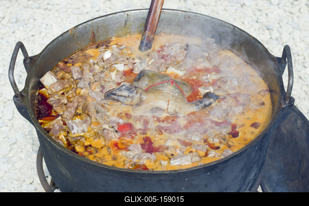 Idén júniusban is birkaétkek voltak az asztalon a kunok "fővárosában" Karcagon. A birka főzőverseny és más népi ételek főzőversenye méltán népszerű hagyományőrző program a város életében. A  hagyományokat hűen követő birkafőző versenyen, hagyományos birkapörkölttel, hagyományőrző programokkal, népművészeti kirakodóvásárral, és kézműves élelmiszerek vásárával várták az érdeklődőket.-stock-foto