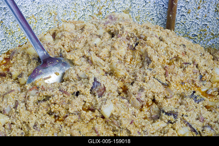 Idén júniusban is birkaétkek voltak az asztalon a kunok "fővárosában" Karcagon. A birka főzőverseny és más népi ételek főzőversenye méltán népszerű hagyományőrző program a város életében. A  hagyományokat hűen követő birkafőző versenyen, hagyományos birkapörkölttel, hagyományőrző programokkal, népművészeti kirakodóvásárral, és kézműves élelmiszerek vásárával várták az érdeklődőket.-stock-foto