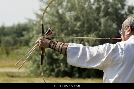 Minden évben megrendezik a hagyományos ősök iránti megemlékezést a Kurultajt, a  honfoglalás alkalmából az Ópusztaszerben található Árpád emlékhelynél.-stock-foto