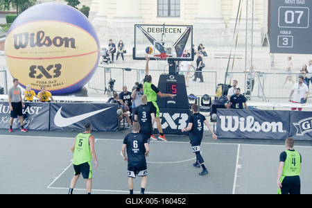 World Tour Masters 3X3 Basketball Cup/Hungary/Debrecen. Augusztus 27-e és szeptember 1-e között ismét megrendezésre kerül a méltán népszerű 3x3 World Tour Debrecen Masters a Debreceni Református Nagytemplom előtt!-stock-foto