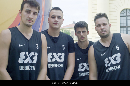 World Tour Masters 3X3 Basketball Cup/Hungary/Debrecen. Augusztus 27-e és szeptember 1-e között ismét megrendezésre kerül a méltán népszerű 3x3 World Tour Debrecen Masters a Debreceni Református Nagytemplom előtt! A magyar csapat a képen.-stock-foto