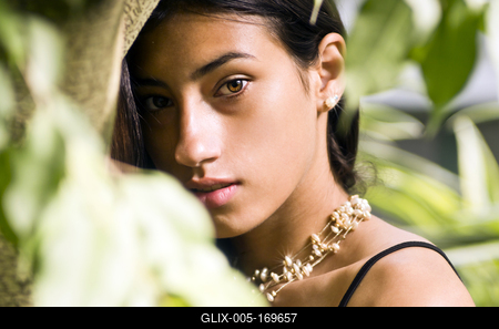 Pearl & Copperpeacock  bijou fashion-stock-foto