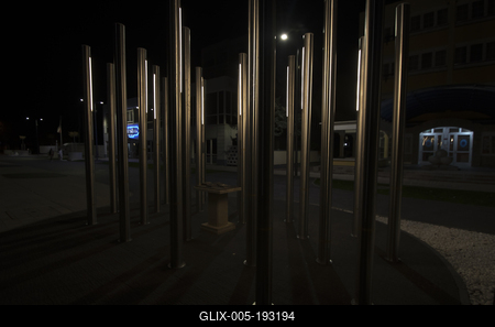 Hajdúszoboszló esti fényei és szobrai.-stock-foto