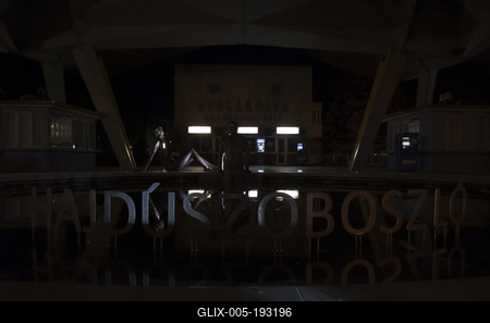 Hajdúszoboszló esti fényei és szobrai.-stock-foto