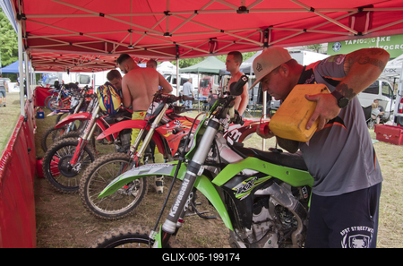 ELITE MOTOCROSS MAGYAR BAJNOKSÁG III. FORDULÓ Tápióbicskén-stock-foto