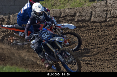 ELITE MOTOCROSS MAGYAR BAJNOKSÁG III. FORDULÓ Tápióbicskén-stock-foto