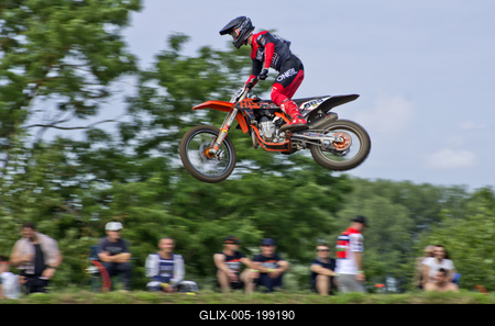 ELITE MOTOCROSS MAGYAR BAJNOKSÁG III. FORDULÓ Tápióbicskén-stock-foto