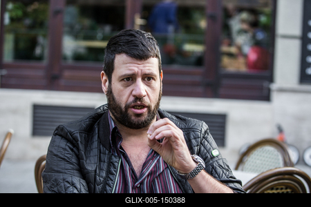 Puzsér Róbert interjú-stock-foto