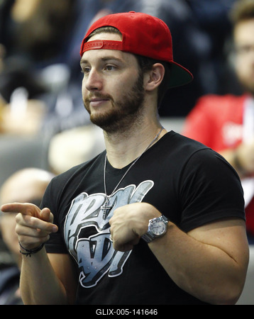 Shane Tusup, Hosszú Katinka edzője és férje a 100 méteres vegyesúszás eredményhírdetése közben a  netanyai rövidpályás úszó Európa-bajnokságon 2015. december 4-án.-stock-foto