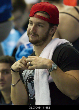 Shane Tusup a női 100 méteres hátúszás eredményhírdetése közben netanyai rövidpályás úszó Európa-bajnokságon  2015. december 3-án.-stock-foto