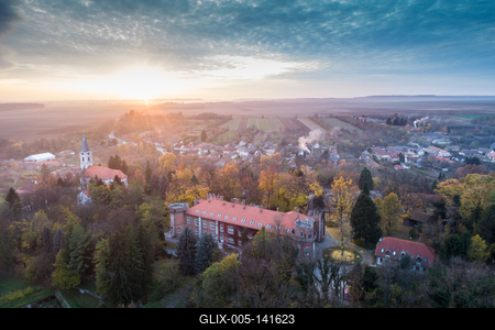 Benyovszky castle with autumn colors-stock-foto