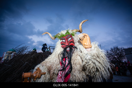 MOHACS, HUNGARY - FEBRUARY 17: Unidentified people in mask participants at the Mohacsi Busojaras, it is a carnival for spring greetings) February 17, 2015 in Mohacs, Hungary.-stock-foto